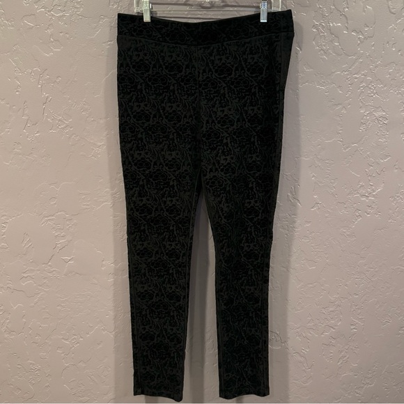 NYDJ Pants - NYDJ Black Patterned Pants - 10 ❤️